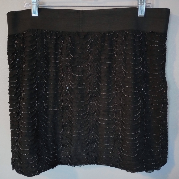 Black XL ruffle sparkly sequined goth pull-on skirt with elastic waistband - Picture 3 of 7